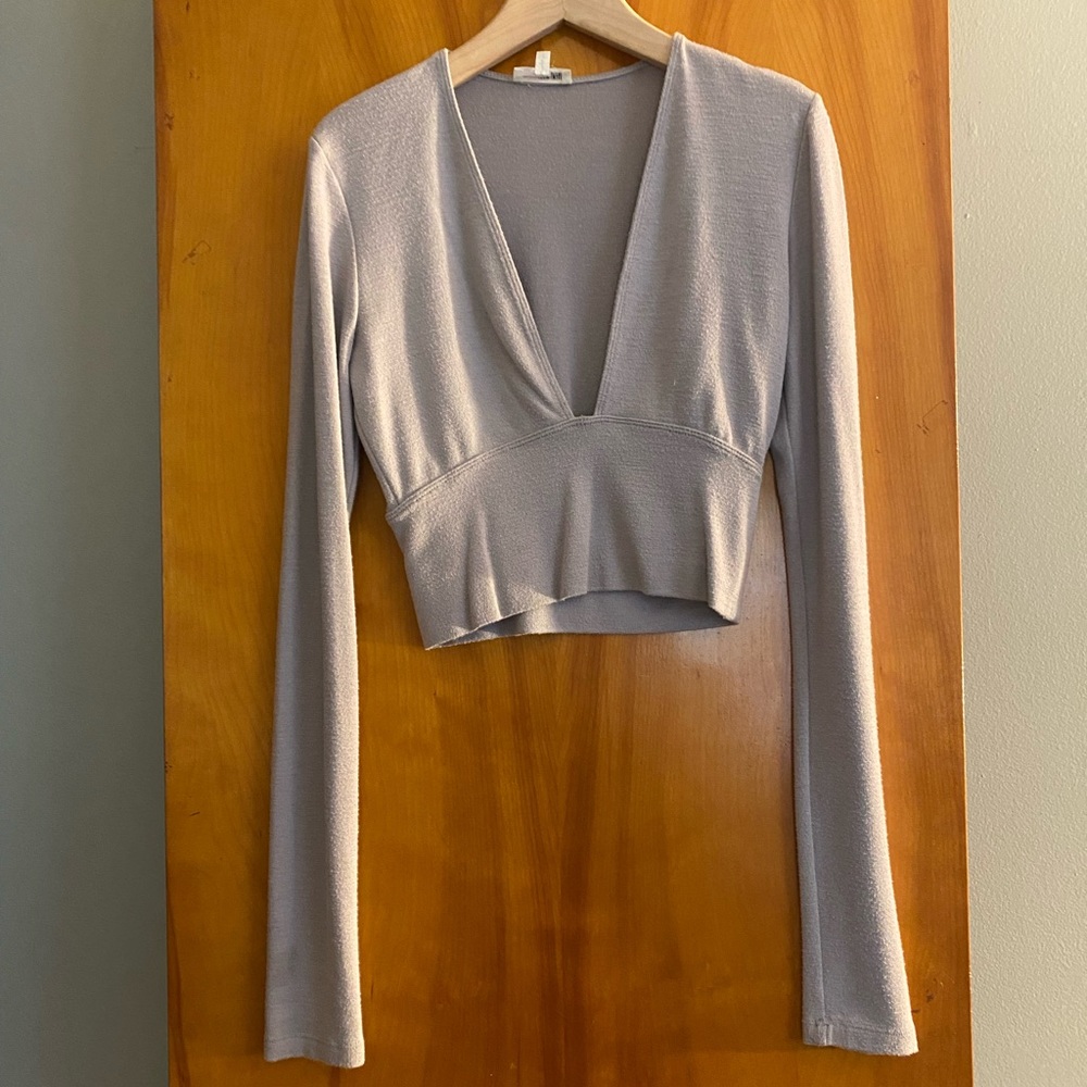 Aritzia deep v top size small